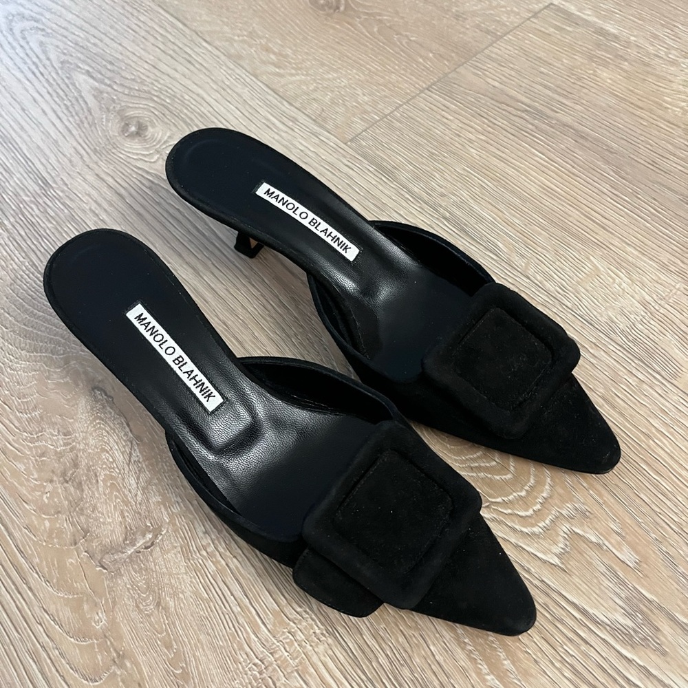 MANOLO BLAHNIK
Black Maysale 50 Suede Leather Mules